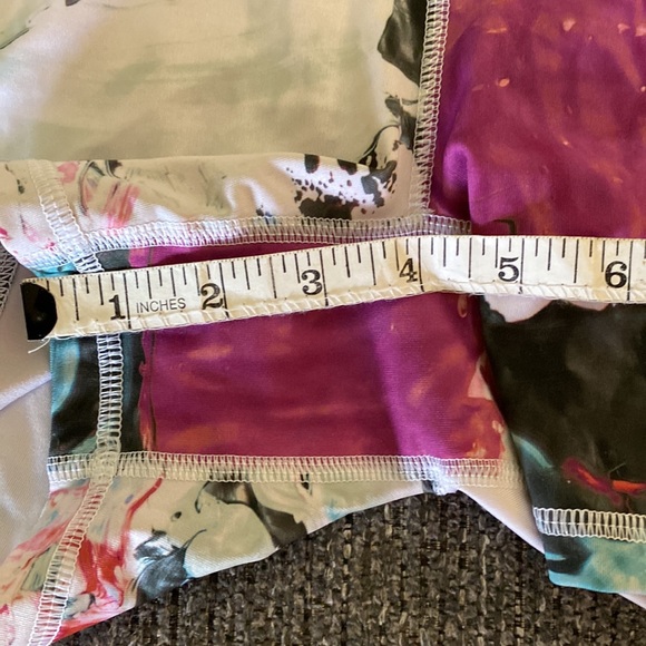 Lululemon shorts - Picture 6 of 8